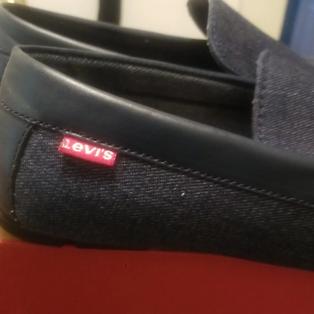 Shoes - Picture 6 of 8